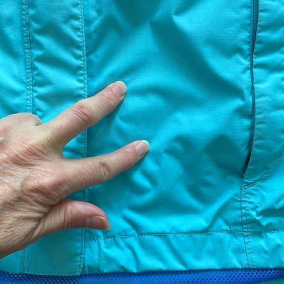 SzM The North Face Hyvent zip up hooded Anorak in a light sky blue GUC - Picture 11 of 16